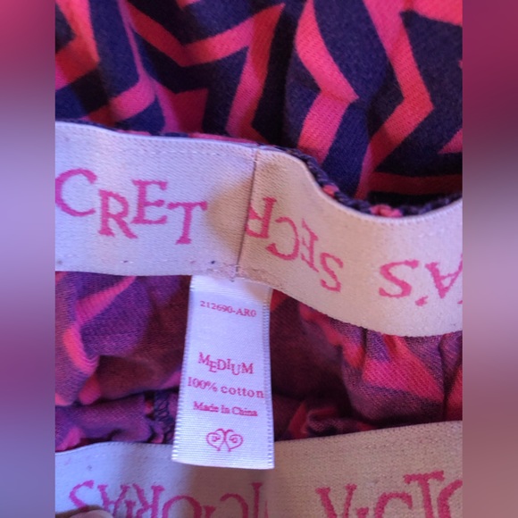 Very cute Victoria Secret PJ set - Picture 4 of 5